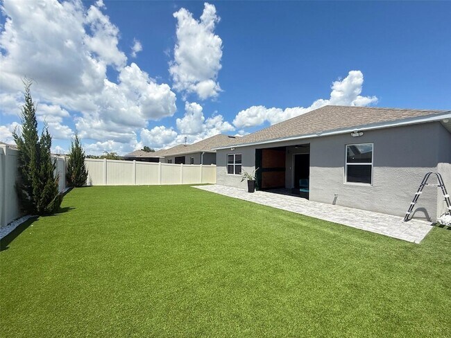Building Photo - 2074 Brillante Dr