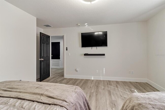 Building Photo - 16748 Lazy Breeze Loop
