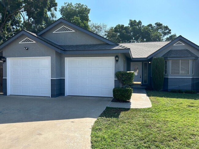 Building Photo - 1846 N Selina Ct