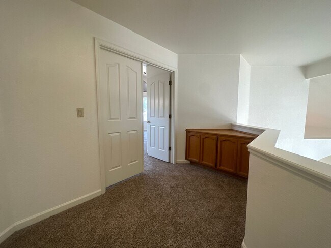 Building Photo - 325 Melbourne Dr