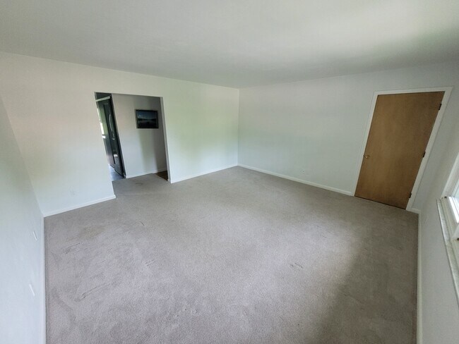 Building Photo - 25 E Schantz Ave