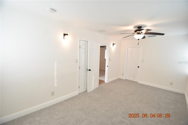 Building Photo - 417 Country Club Dr