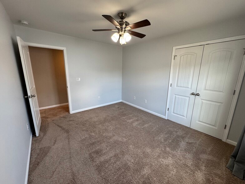 Building Photo - 440 Colony Lakes Dr