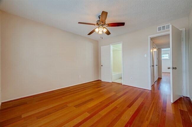 Building Photo - 6410 Del Monte Dr