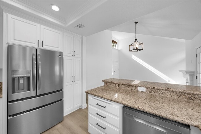 Building Photo - 1225 E Palm Dr