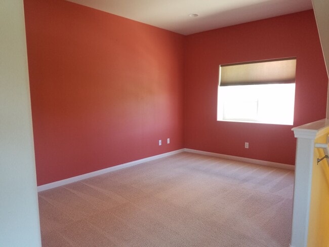 Building Photo - 3bd/2.5ba Condo w/ Attached Garage, Available July 31, 2026