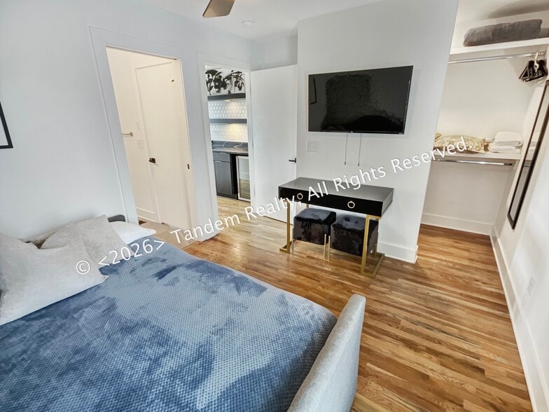 Building Photo - 2807 Delaware Ave