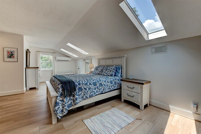 Building Photo - 2406 Blue Water Ln