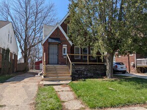 Building Photo - 9171 Bishop-4BR Bungalow - Hardwoods/Updated Kitchen - Yorkshire Woods - 48224