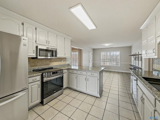 Building Photo - 93 Manor House Dr