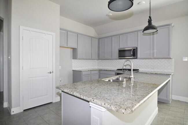 Building Photo - Wonderful 3-2-2 with Study in Northlake, N...