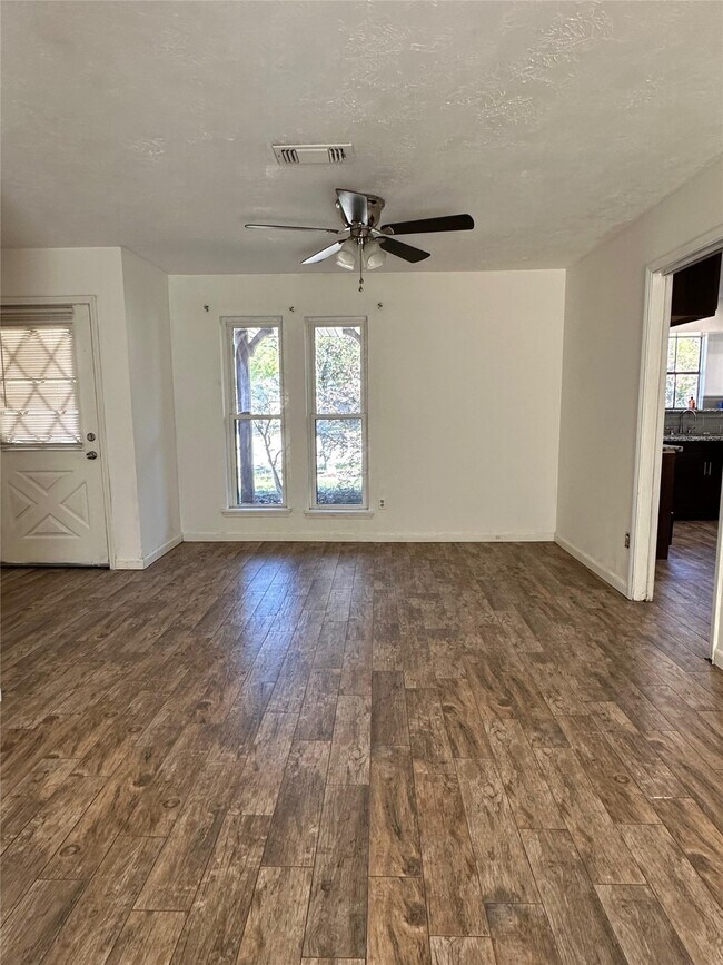 Building Photo - 6603 Readsland Ln