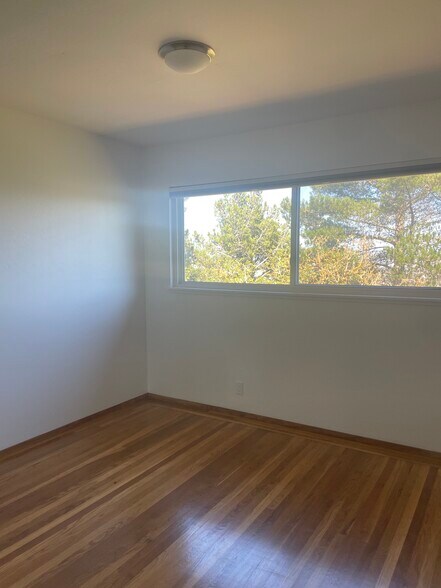 Building Photo - 191 Fernwood Dr