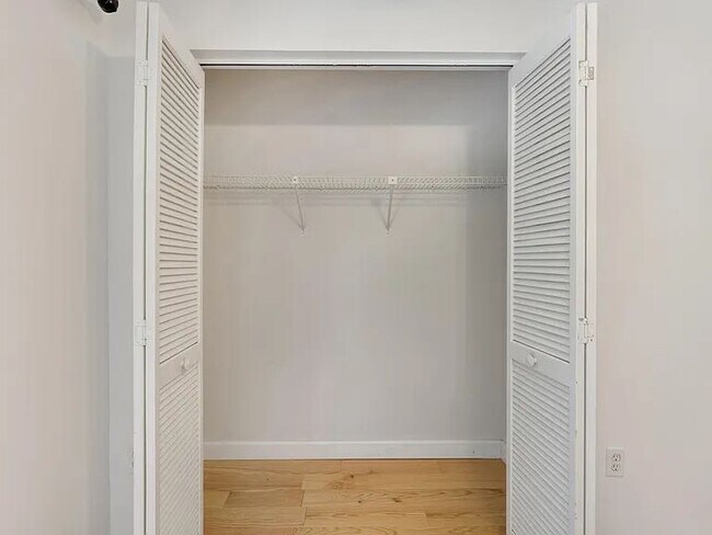 Building Photo - 98202 Windward Ave