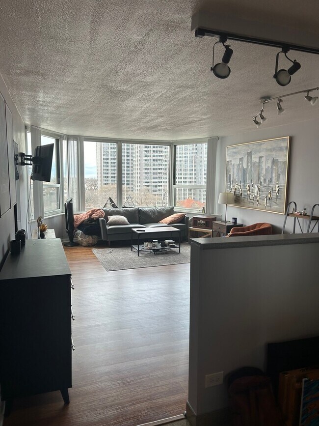 Building Photo - 720 W Gordon Terrace