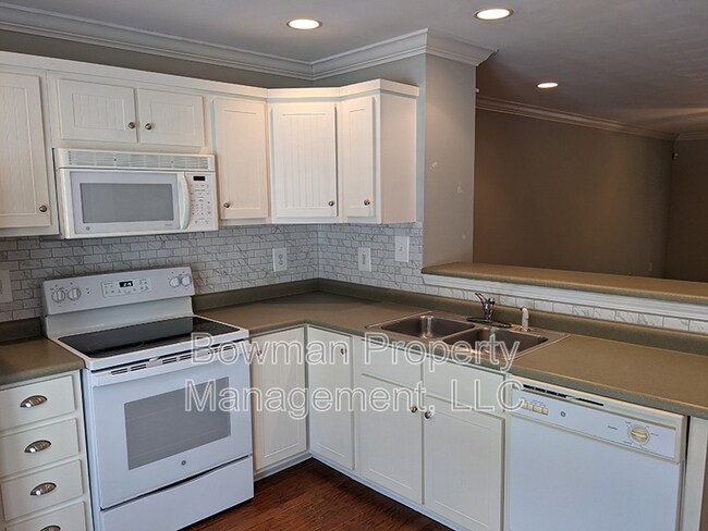 Building Photo - 660 S Barnett Shoals Rd