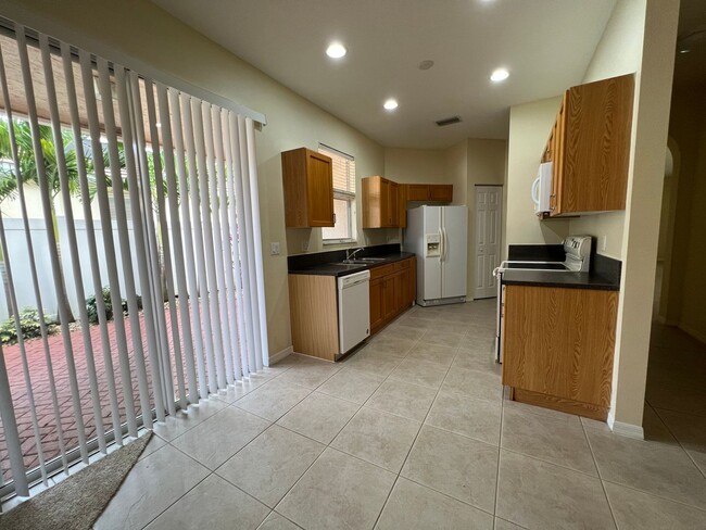 Building Photo - * Coming Soon* 2 Bedroom with Den, 2 Bath in Lake Forest in Saint Lucie west