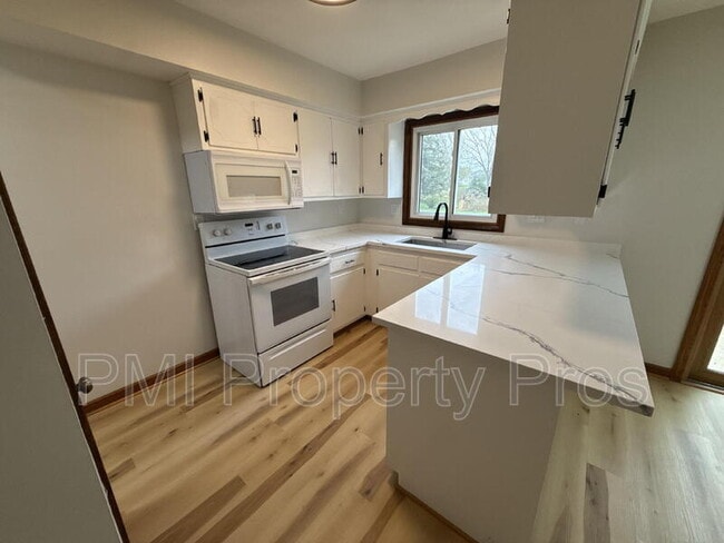 Building Photo - 8150 S 88th St