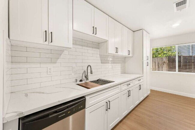 Building Photo - 327 22nd St