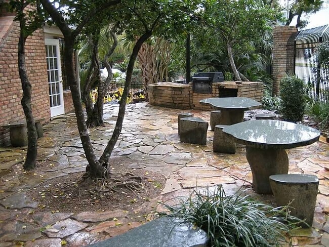 Building Photo - 2300 Old Spanish Trl