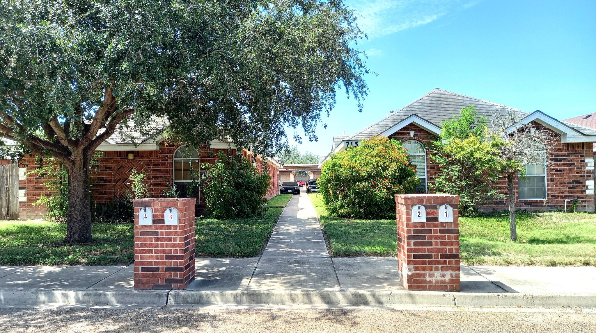 Building Photo - 715 S Dfw Dr