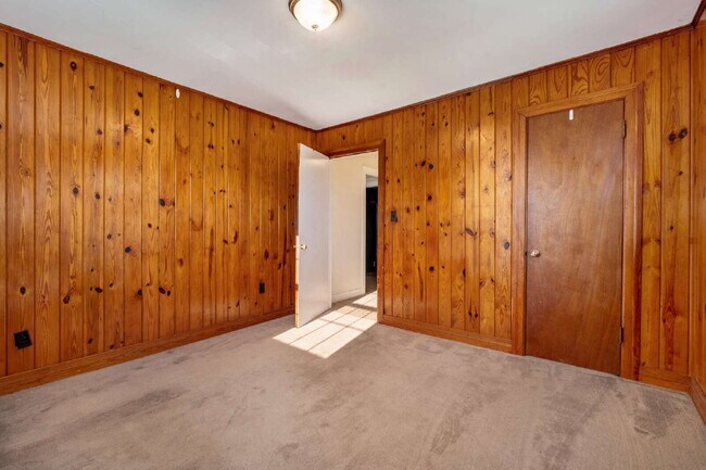 Building Photo - "Charming 3-Bedroom Haven with Spacious 2200 Sq Ft Layout in Lascassas, TN!"