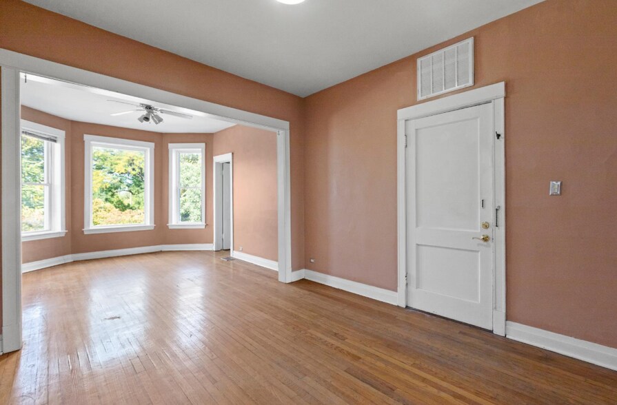 Primary Photo - 3145 W Augusta Blvd