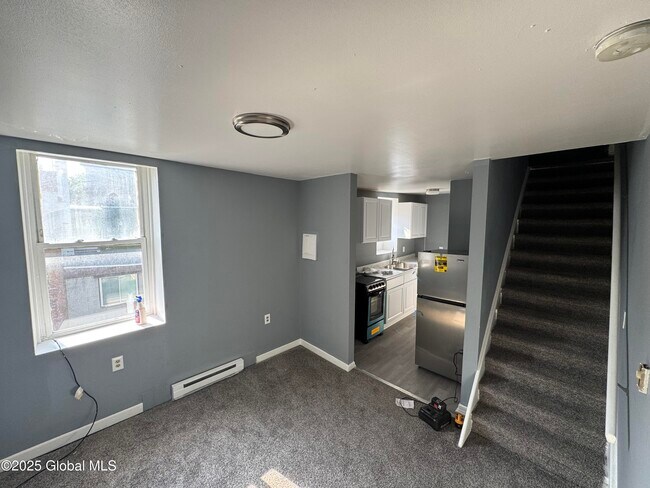 Primary Photo - 663 2nd Ave