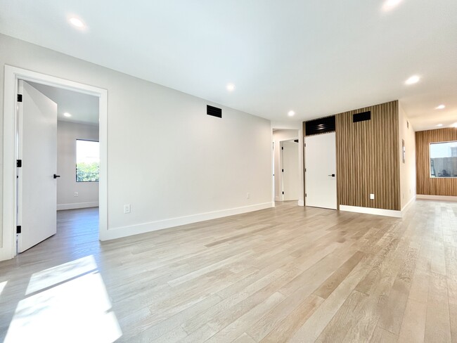 Building Photo - 1444 - 1450 1/2 S Crescent Heights Blvd Lo...