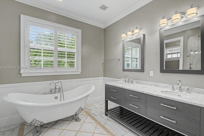 Building Photo - 5000 SW 73rd Terrace