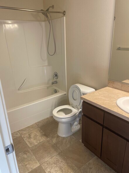 Building Photo - 13016 NE 115th St