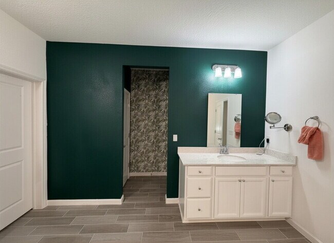 Building Photo - Highland Chase 3-Car Garage