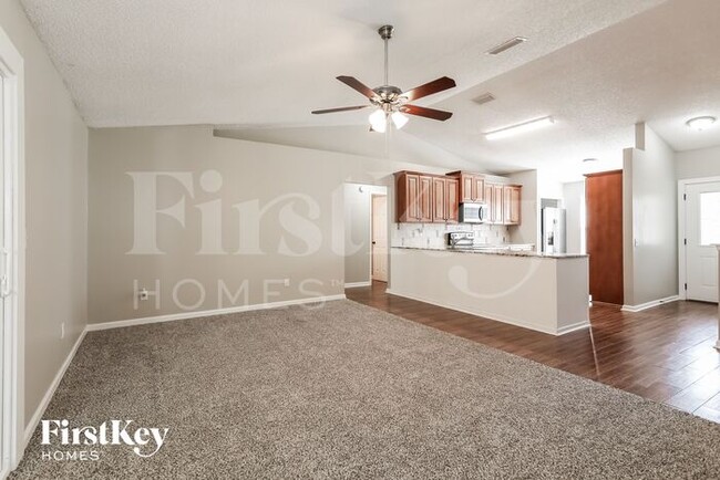 Building Photo - 1598 Twin Oak Dr W