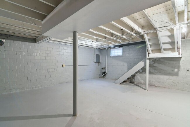 Building Photo - 708 S 15th St