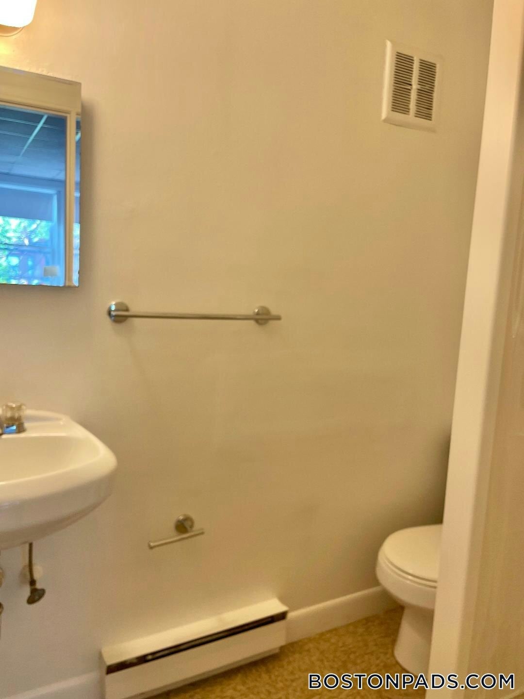 Building Photo - 854 Beacon St