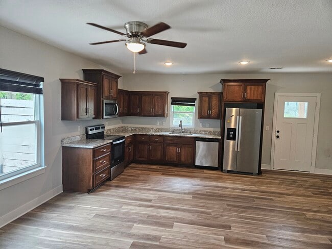 Building Photo - Oak Grove