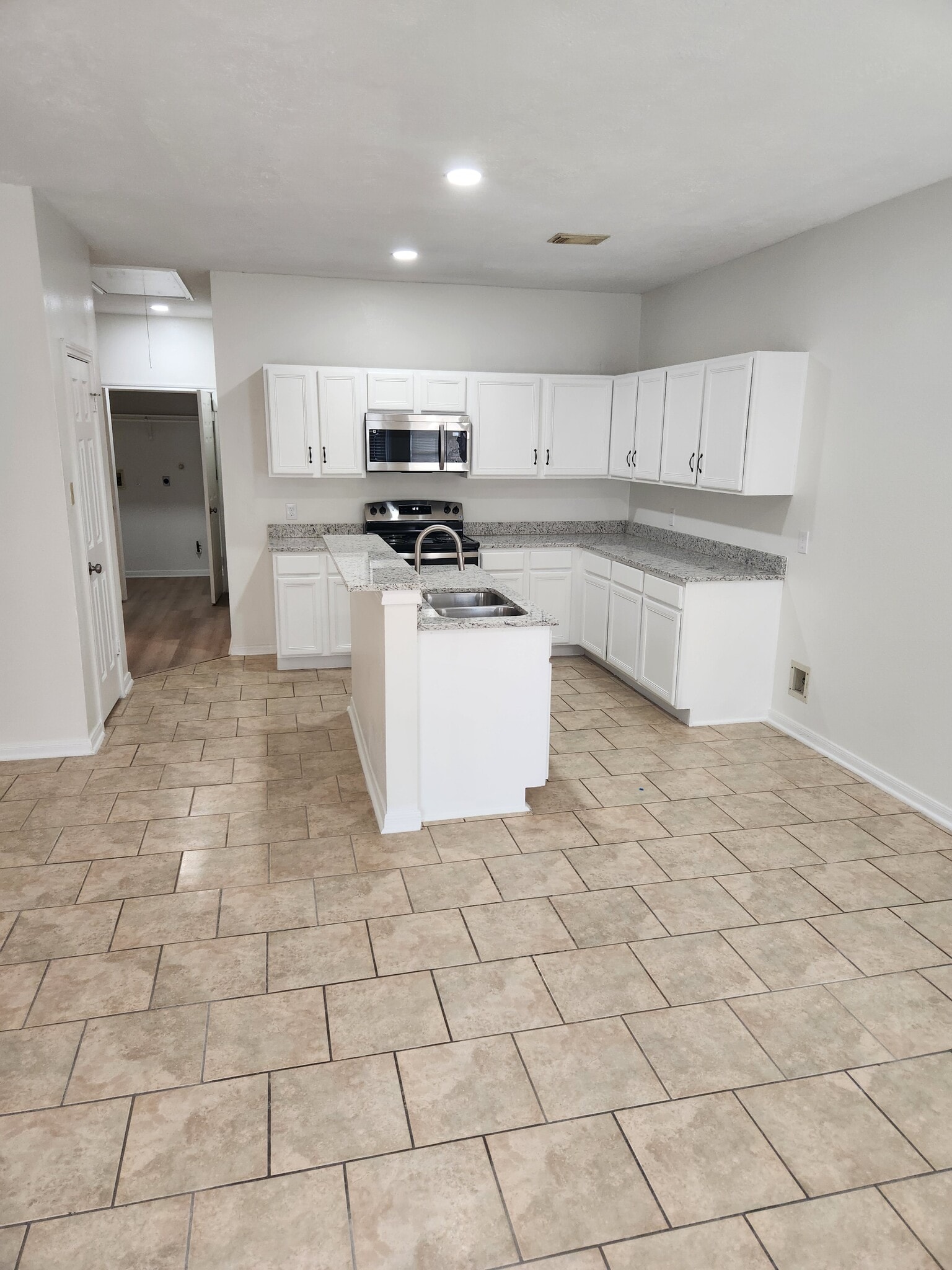 Building Photo - 13778 Sablesprings Ln