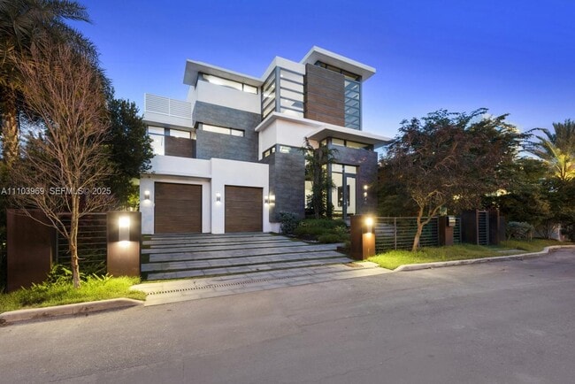 Building Photo - 440 Mola Ave