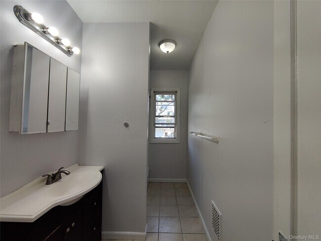 Building Photo - 85 N Hamilton St