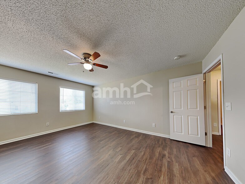 Building Photo - 806 Topsail Dr