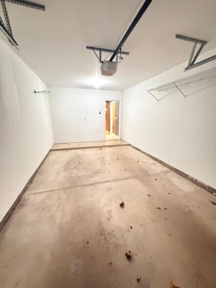 Building Photo - 5647 Hampshire Ln