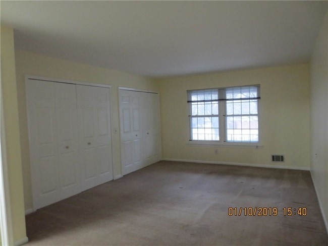 Building Photo - 27718 Echo Valley W