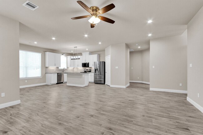 Building Photo - 11101 Park Dr