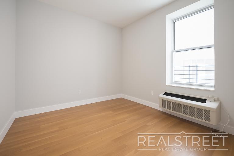 Building Photo - LUXURY 2 Bed in Queens!