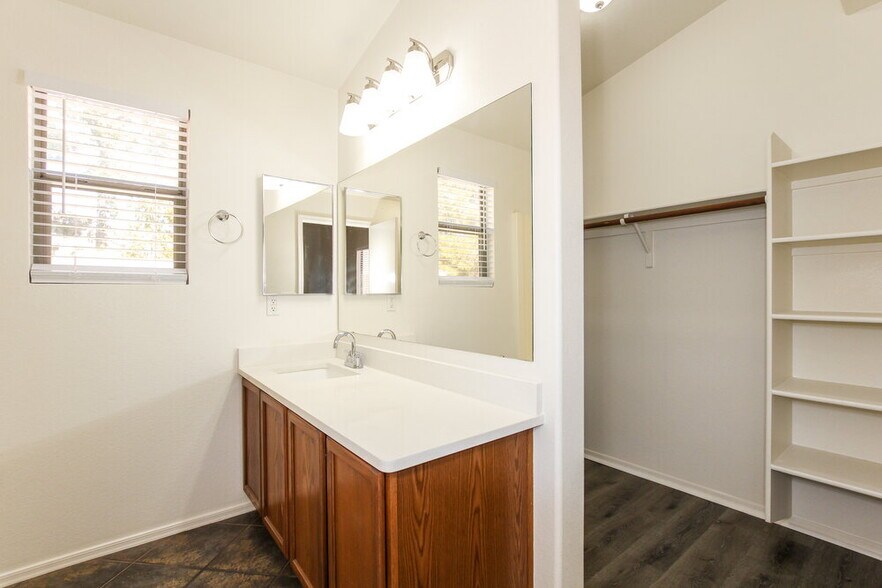 Building Photo - 16214 N 162nd Dr