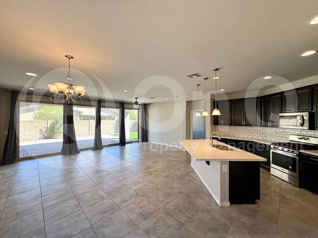 Building Photo - 2922 E Wayland Dr