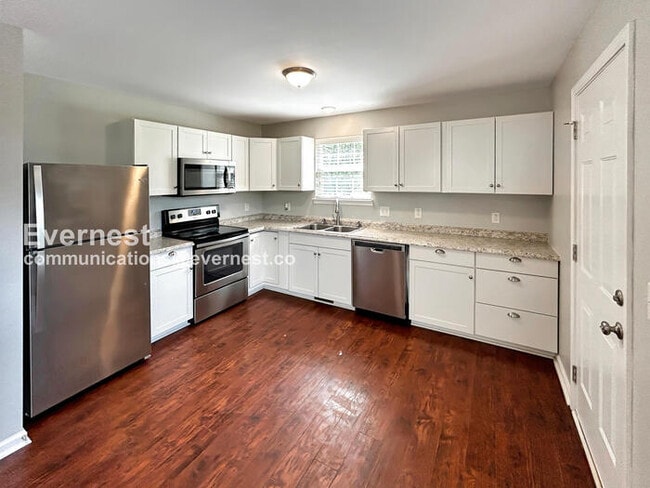 Building Photo - 908 E 16th Ave