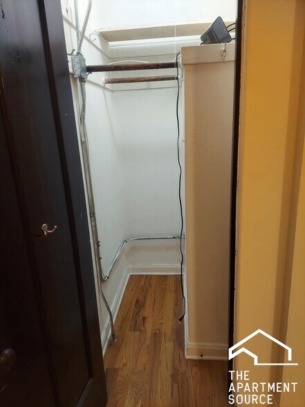 Building Photo - 4417 N Wolcott Ave