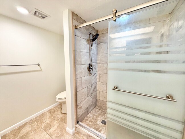 Building Photo - ** PALM RIVER ** 2 BED / 2 BATH - 1ST FLOOR - CONDO - NORTH NAPLES - ANNUAL RENTAL