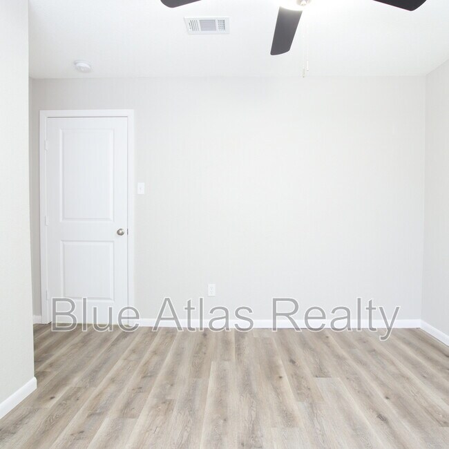 Building Photo - 3629 Venice Dr